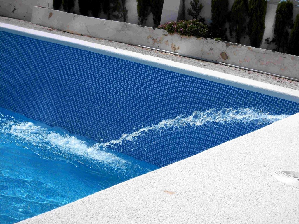 Pruebas caseras para confirmar hay una fuga en tu piscina